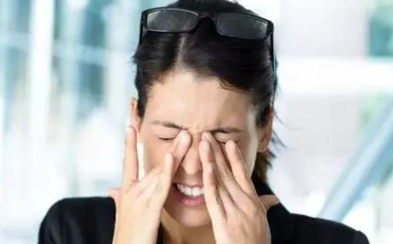 全飛秒手術(shù)后出現(xiàn)水霧感是正常的嗎?沃瑞眼科科普